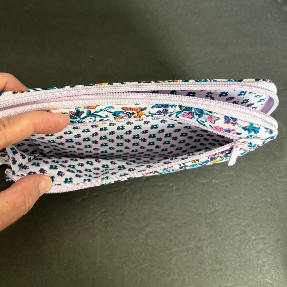 Vera Bradley RFID Deluxe Travel Wallet Magnifique Floral Flowers NWT - Picture 7 of 9
